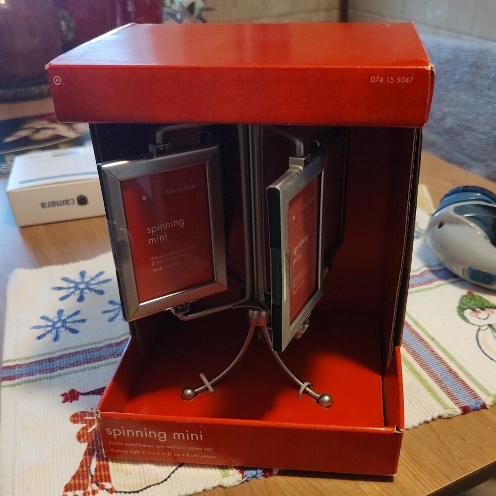 Spinning mini double sided picture frame